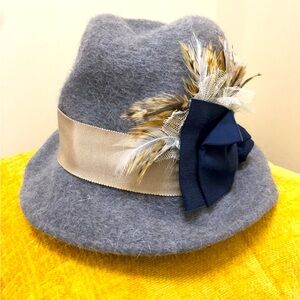 Yestadt Millinery Elegant Gray Fedora with Navy & Cream Accents-GORGEOUS! EUC!